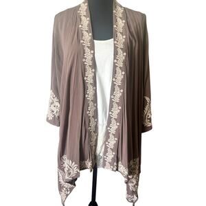 Women’s Kimono and Lace-Trimmed Undershirt, 1X